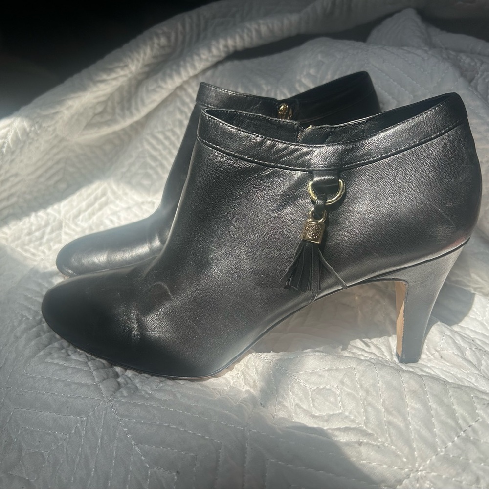 Vince Camuto Booties Women’s Size 11 Black Ankle Leather